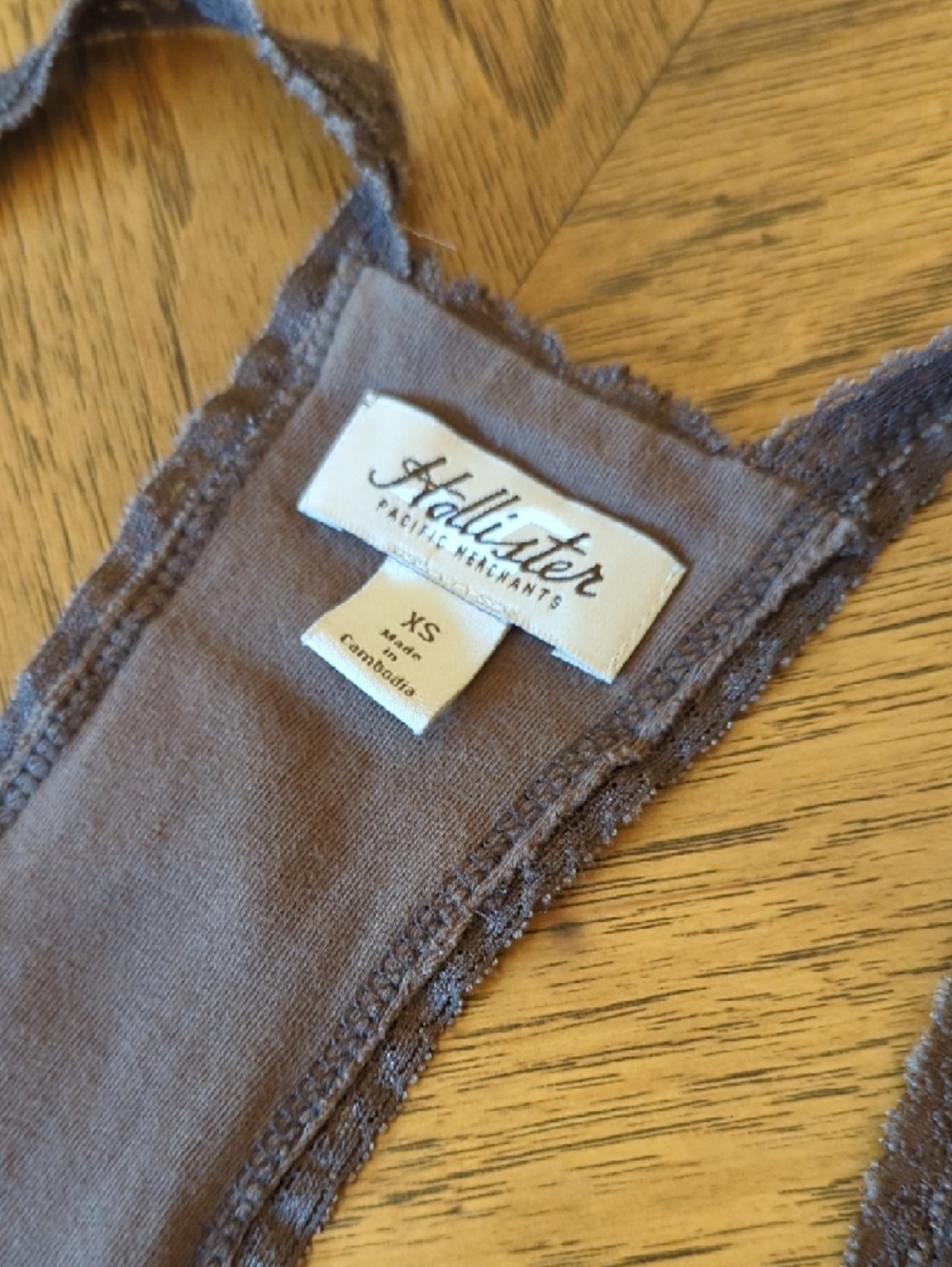 Y2K Hollister Women's Brown Lace-Trim Racerback Camisole Tank Top - Picture 2 of 8